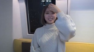 【瘦猴先生探花】约操良家年轻妹妹，推到各种摸挺配合，张开双腿扶屌插入，搞得妹妹受不了